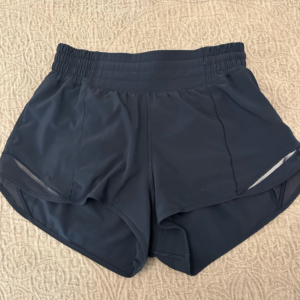 Lululemon Hotty Hot High Rise 2.5” Shorts Size 4 navy